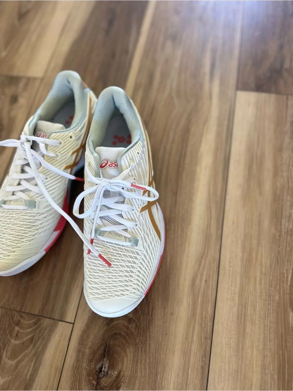 ASICS women’s solution speed FF 2 LE white champagne sneakers size 11.5